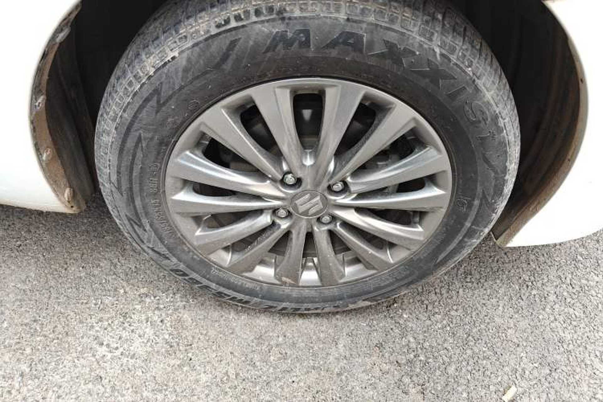 Used Suzuki Alivio 2015 1.6L Manual Comfort Model Right Front Wheel Hub