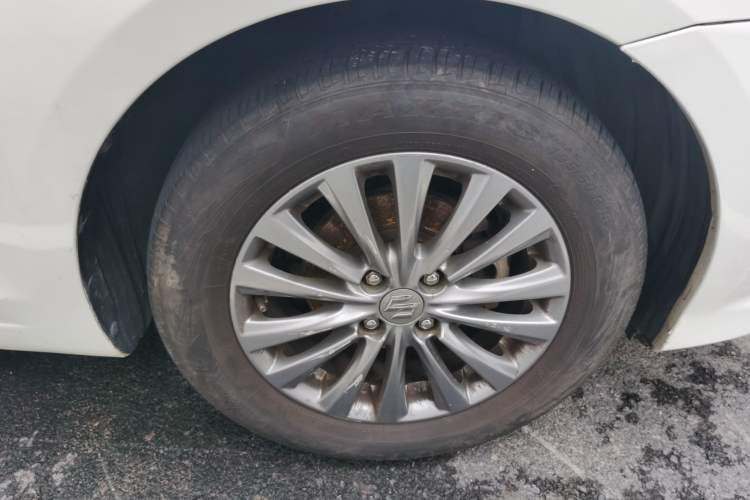 Used Suzuki Alivio 2015 1.6L Manual Comfort Model Right Front Wheel Hub