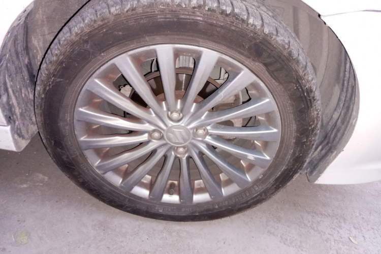 Used Suzuki Alivio 2015 1.6L Automatic Enjoyment Model Right Front Wheel Hub