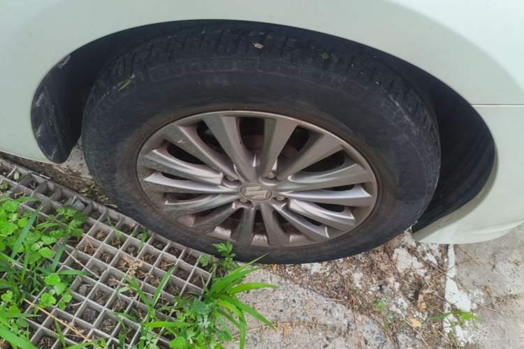 Used Suzuki Alivio 2015 1.6L Manual Comfort Model Right Front Wheel Hub