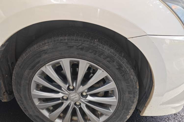 Used Suzuki Alivio 2015 1.6L Automatic Comfort Model Right Front Wheel Hub