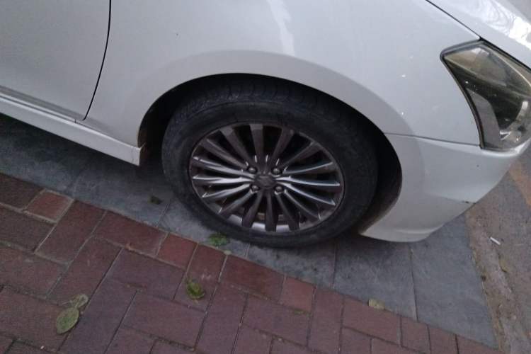 Used Suzuki Alivio 2015 1.6L Automatic Enjoyment Model Right Front Wheel Hub