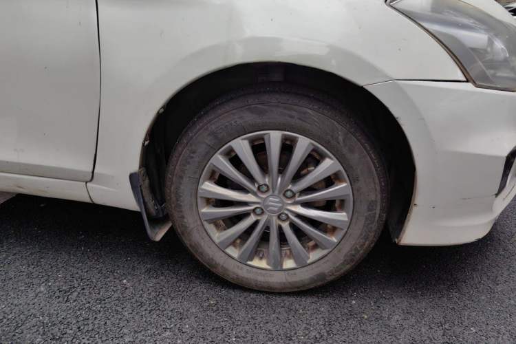Used Suzuki Alivio 2015 1.6L Manual Comfort Model Right Front Wheel Hub
