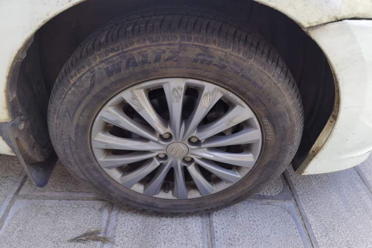 Used Suzuki Alivio 2015 1.6L Manual Comfort Model Right Front Wheel Hub