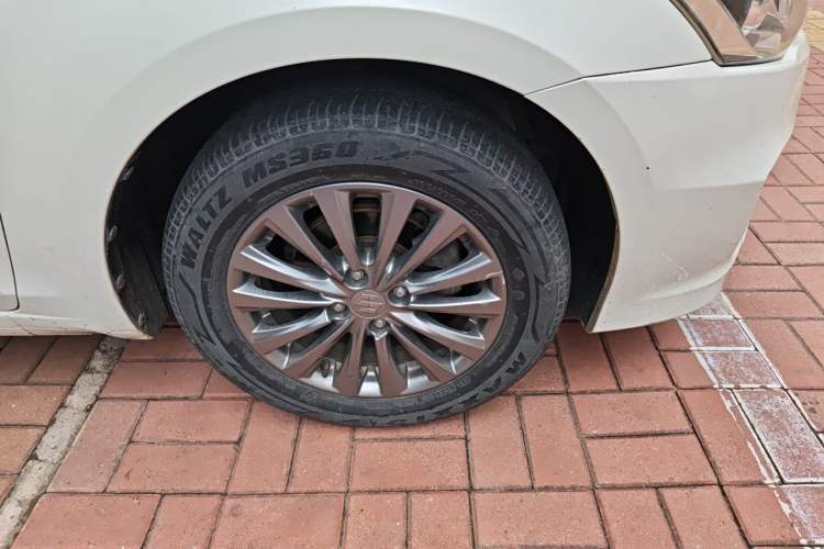 Used Suzuki Alivio 2015 1.6L Manual Comfort Model Right Front Wheel Hub