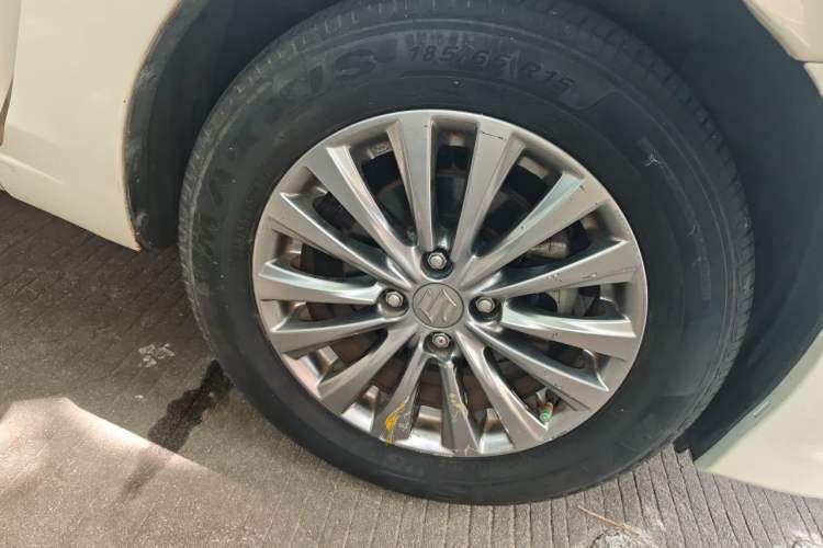 Used Suzuki Alivio 2015 1.6L Manual Comfort Model Right Front Wheel Hub