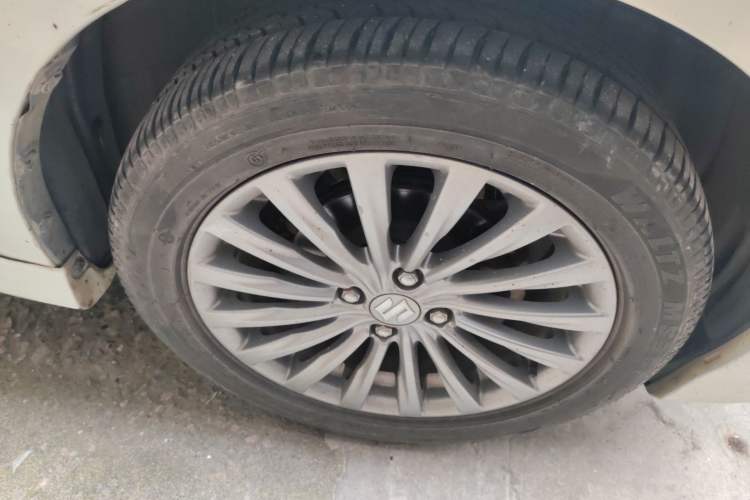 Used Suzuki Alivio 2015 1.6L Automatic Enjoyment Model Right Front Wheel Hub