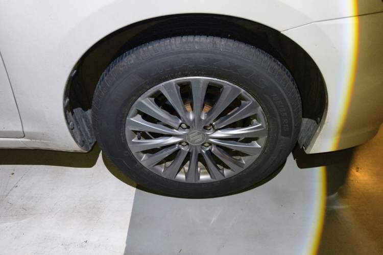 Used Suzuki Alivio 2015 1.6L Automatic Comfort Model Right Front Wheel Hub
