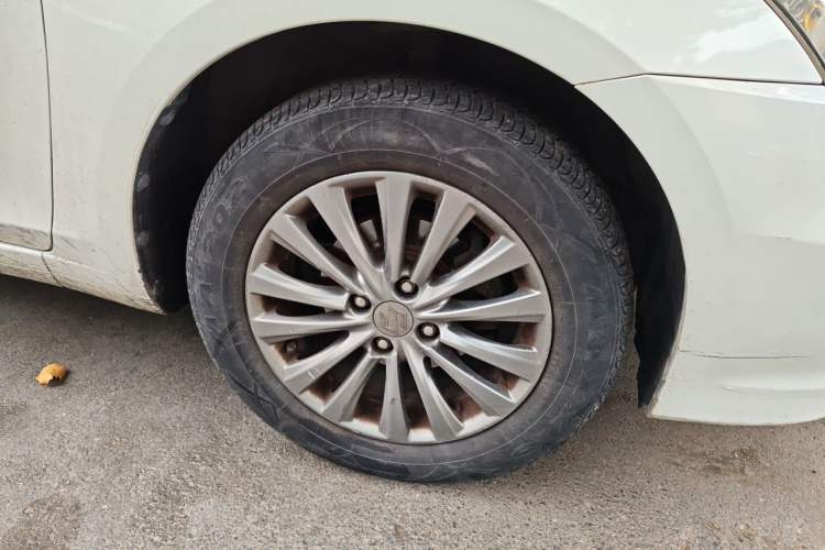 Used Suzuki Alivio 2015 1.6L Manual Comfort Model Right Front Wheel Hub