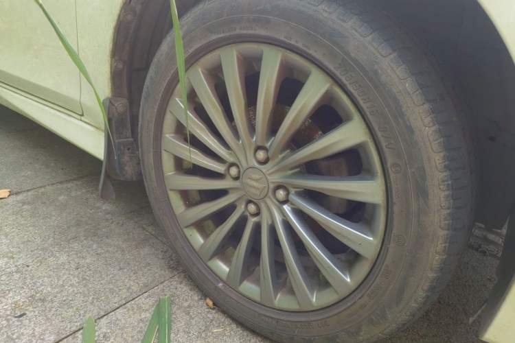 Used Suzuki Alivio 2015 1.6L Automatic Enjoyment Model Right Front Wheel Hub