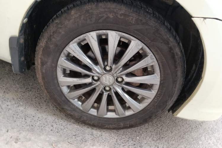 Used Suzuki Alivio 2015 1.6L Manual Comfort Model Right Front Wheel Hub