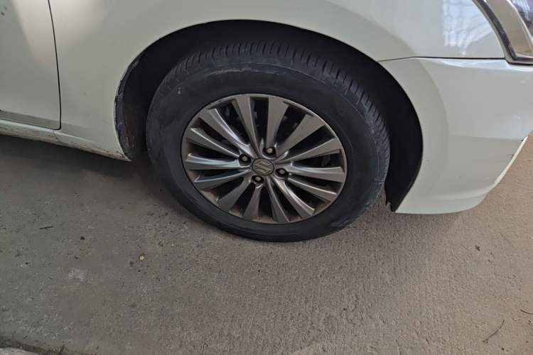 Used Suzuki Alivio 2015 1.6L Manual Comfort Model Right Front Wheel Hub