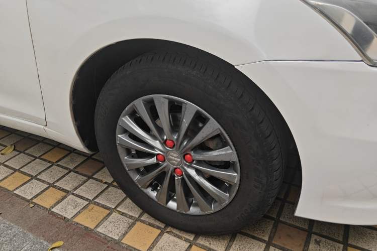 Used Suzuki Alivio 2015 1.6L Manual Comfort Model Right Front Wheel Hub
