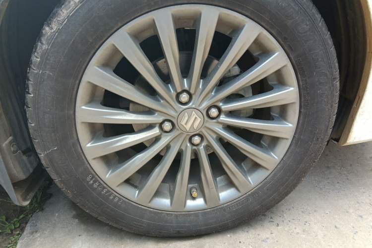 Used Suzuki Alivio 2015 1.6L Manual Enjoyment Model Right Front Wheel Hub