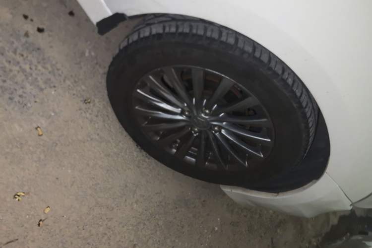 Used Suzuki Alivio 2015 1.6L Automatic Enjoyment Model Right Front Wheel Hub