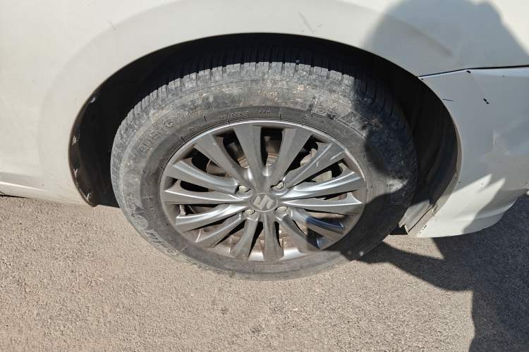 Used Suzuki Alivio 2015 1.6L Manual Comfort Model Right Front Wheel Hub