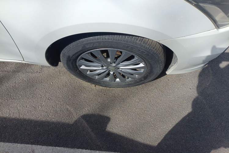 Used Suzuki Alivio 2015 1.6L Manual Comfort Model Right Front Wheel Hub