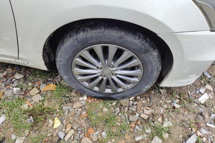 Used Suzuki Alivio 2015 1.6L Manual Comfort Model Right Front Wheel Hub