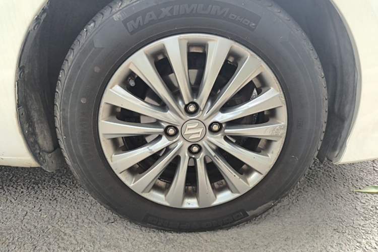 Used Suzuki Alivio 2015 1.6L Manual Comfort Model Right Front Wheel Hub