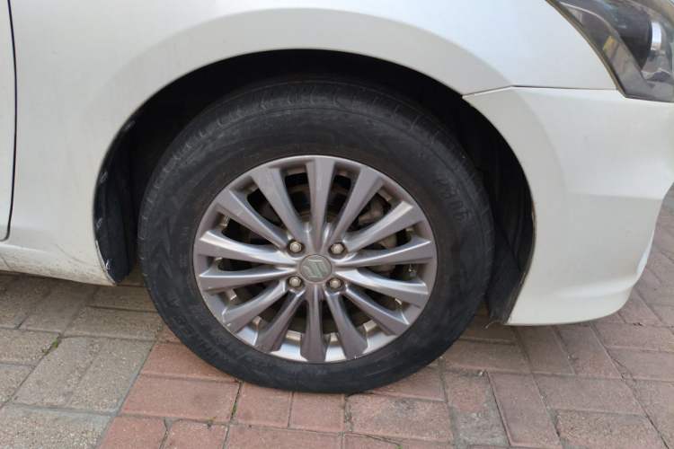 Used Suzuki Alivio 2015 1.6L Manual Comfort Model Right Front Wheel Hub