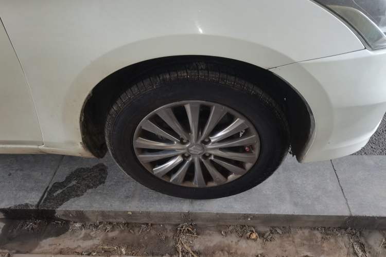 Used Suzuki Alivio 2015 1.6L Manual Comfort Model Right Front Wheel Hub