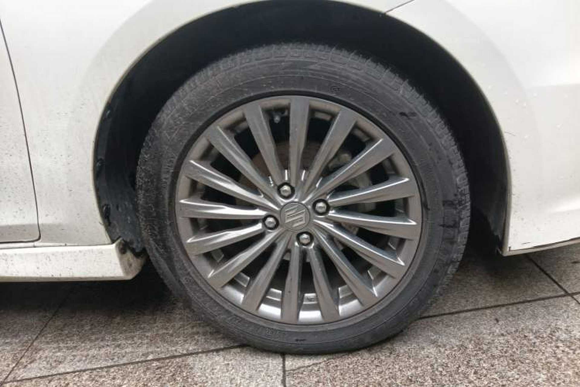 Used Suzuki Alivio 2015 1.6L Automatic Luxury Model Right Front Wheel Hub