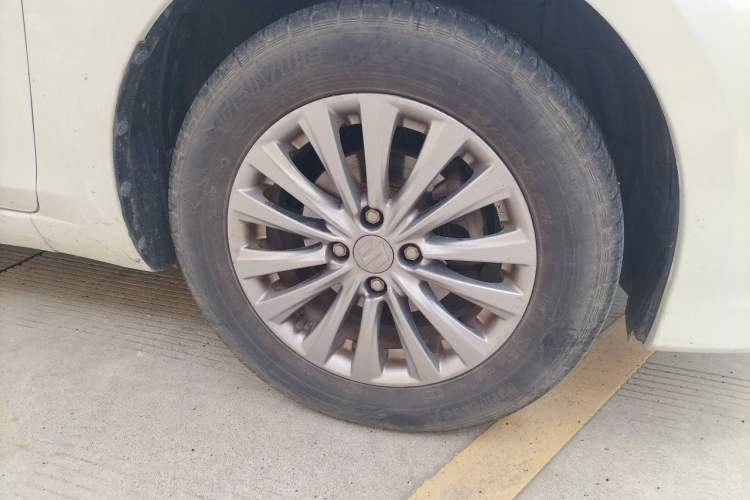 Used Suzuki Alivio 2015 1.6L Manual Comfort Model Right Front Wheel Hub