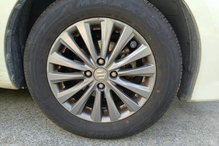 Used Suzuki Alivio 2015 1.6L Manual Comfort Model Right Front Wheel Hub