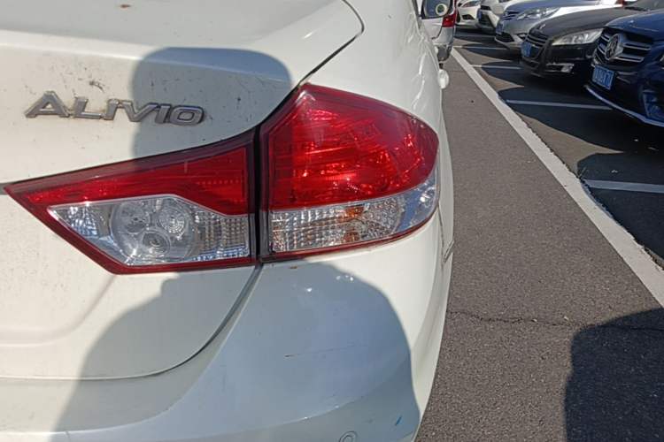 Used Suzuki Alivio 2015 1.6L Manual Comfort Model Right Rear Taillight