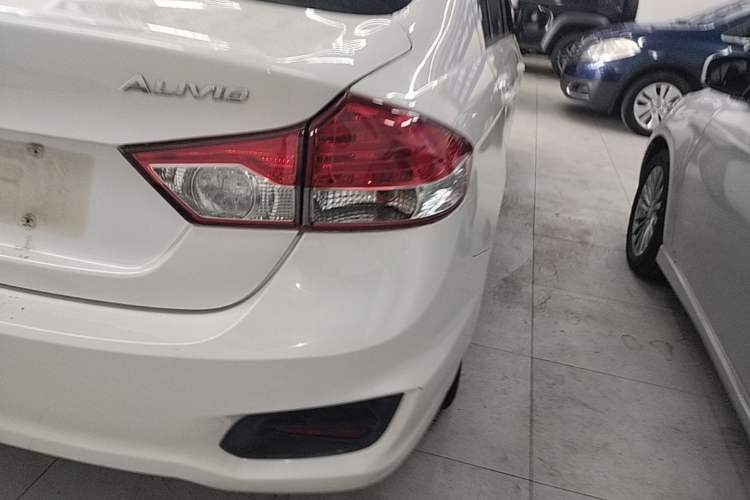 Used Suzuki Alivio 2015 1.6L Manual Comfort Model Right Rear Taillight
