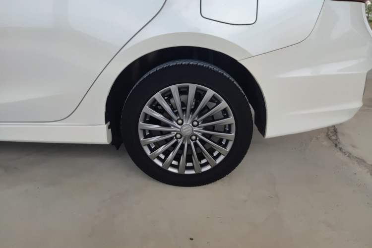 Used Suzuki Alivio 2015 1.6L Automatic Enjoyment Model Right Rear Wheel Hub