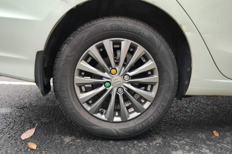 Used Suzuki Alivio 2015 1.6L Automatic Comfort Model Right Rear Wheel Hub