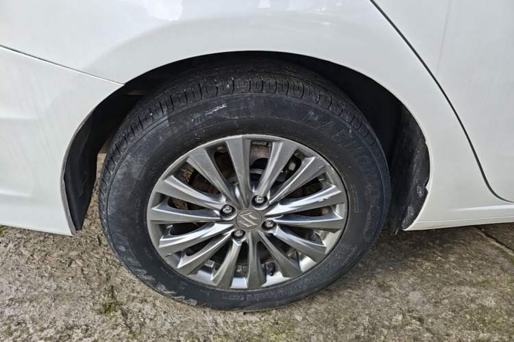 Used Suzuki Alivio 2015 1.6L Manual Comfort Model Right Rear Wheel Hub