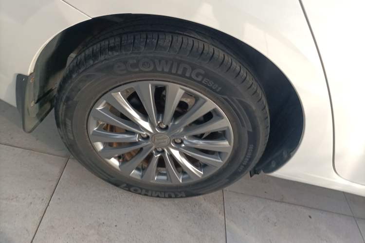 Used Suzuki Alivio 2015 1.6L Manual Comfort Model Right Rear Wheel Hub