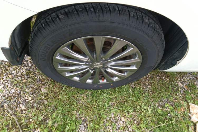 Used Suzuki Alivio 2015 1.6L Manual Comfort Model Right Rear Wheel Hub