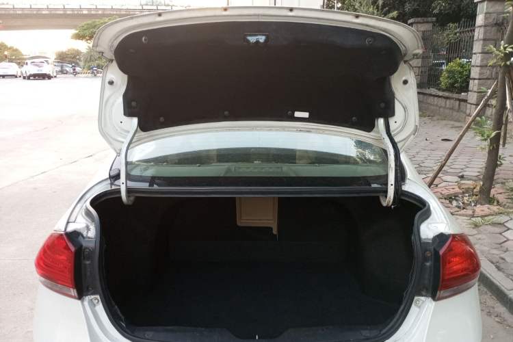 Used Suzuki Alivio 2015 1.6L Automatic Enjoyment Model Trunk