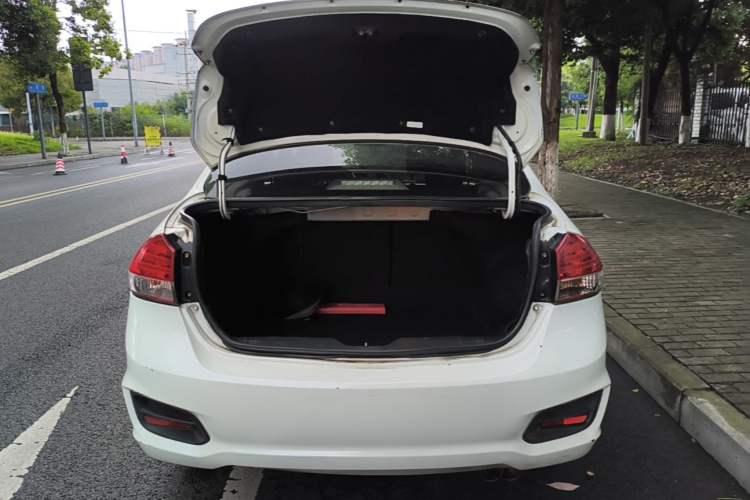 Used Suzuki Alivio 2015 1.6L Automatic Comfort Model Trunk