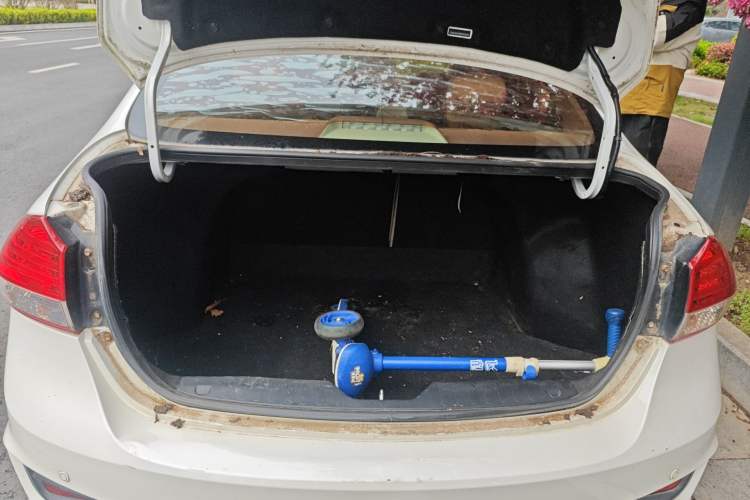 Used Suzuki Alivio 2015 1.6L Automatic Comfort Model Trunk