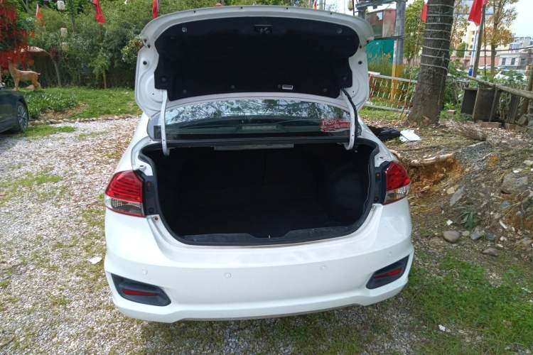 Used Suzuki Alivio 2015 1.6L Manual Comfort Model Trunk