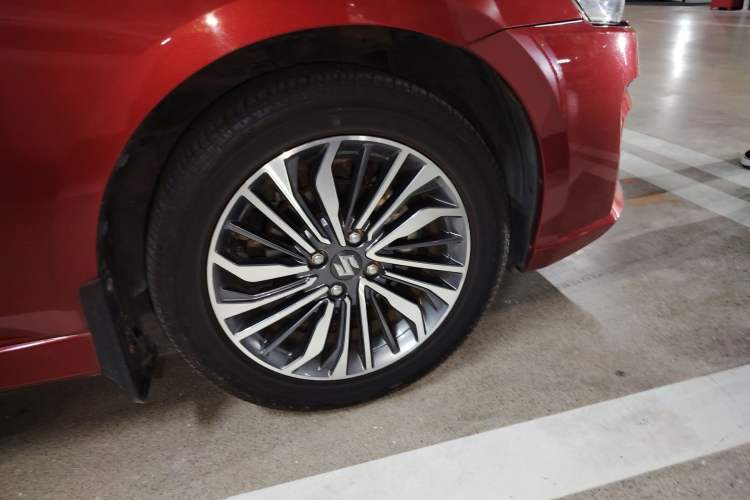 Used Suzuki Alivio 2018 1.6L Automatic Pro Edition Deluxe Version Right Front Wheel Hub