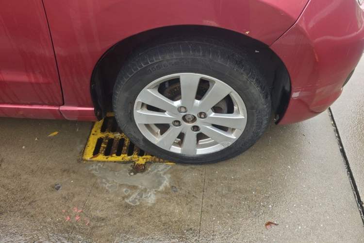 Used Suzuki Alto 2009 1.0L Automatic Luxury Version Right Front Wheel Hub