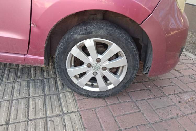 Used Suzuki Alto 2009 1.0L Automatic Luxury Version Right Front Wheel Hub