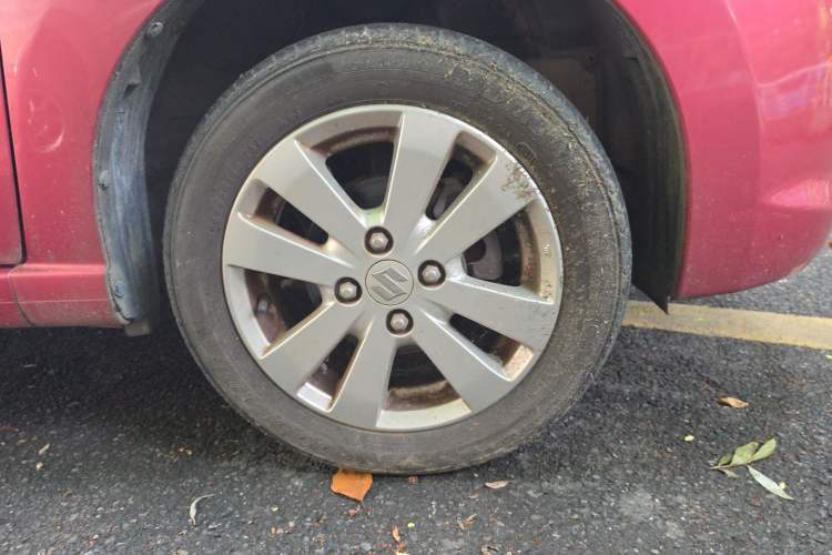 Used Suzuki Alto 2009 1.0L Automatic Luxury Version Right Front Wheel Hub