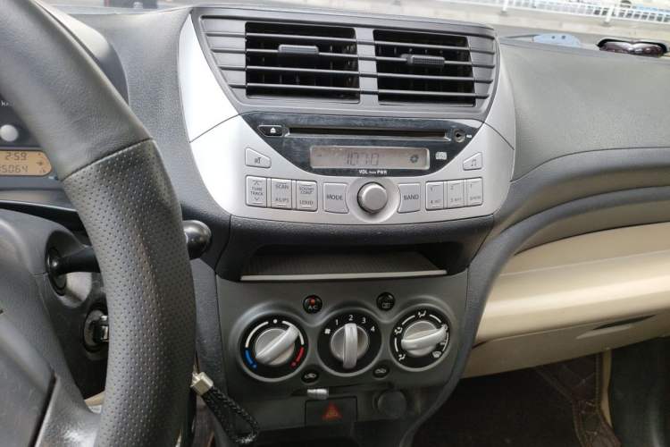 Used Suzuki Alto 2009 1.0L Automatic Luxury Version Audio And AC Panel