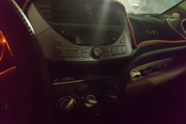 Used Suzuki Alto 2009 1.0L Automatic Luxury Version Audio And AC Panel