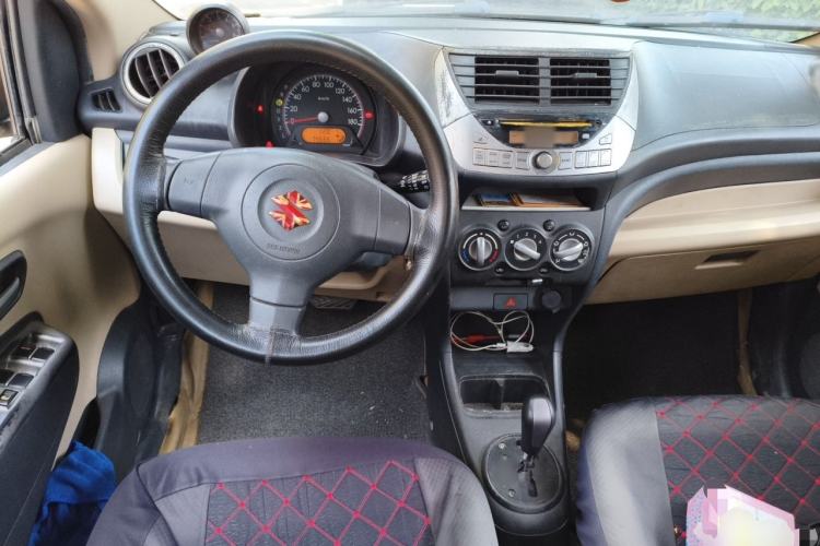 Used Suzuki Alto 2009 1.0L Automatic Luxury Version Center Console