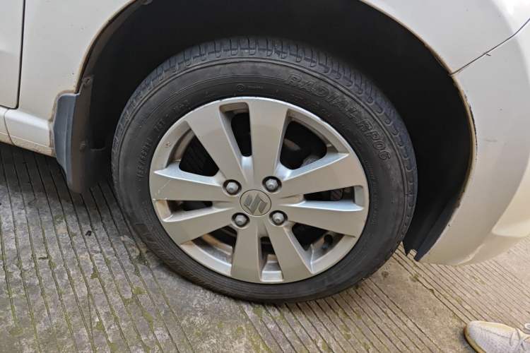 Used Suzuki Alto 2009 1.0L Manual Deluxe Edition Right Front Wheel Hub