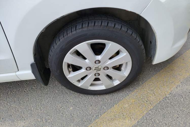 Used Suzuki Alto 2009 1.0L Automatic Luxury Version Right Front Wheel Hub