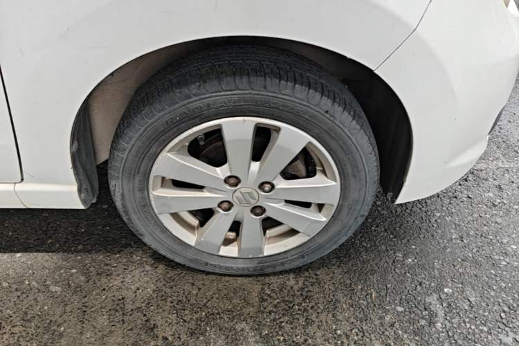 Used Suzuki Alto 2009 1.0L Automatic Luxury Version Right Front Wheel Hub