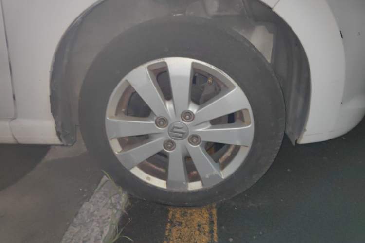 Used Suzuki Alto 2009 1.0L Automatic Luxury Version Right Front Wheel Hub
